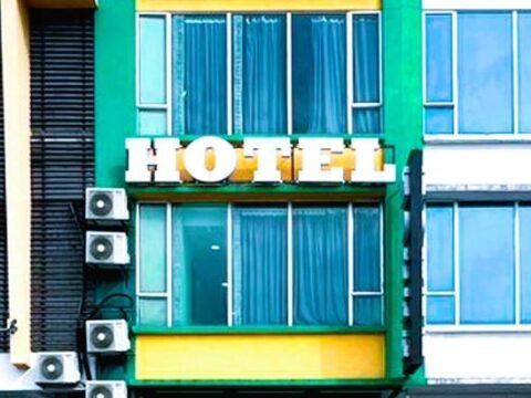 Hotels in Serandah