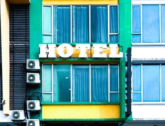 Hotels in Serandah